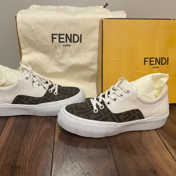 Fendi Sneaker - Picture 4 of 5